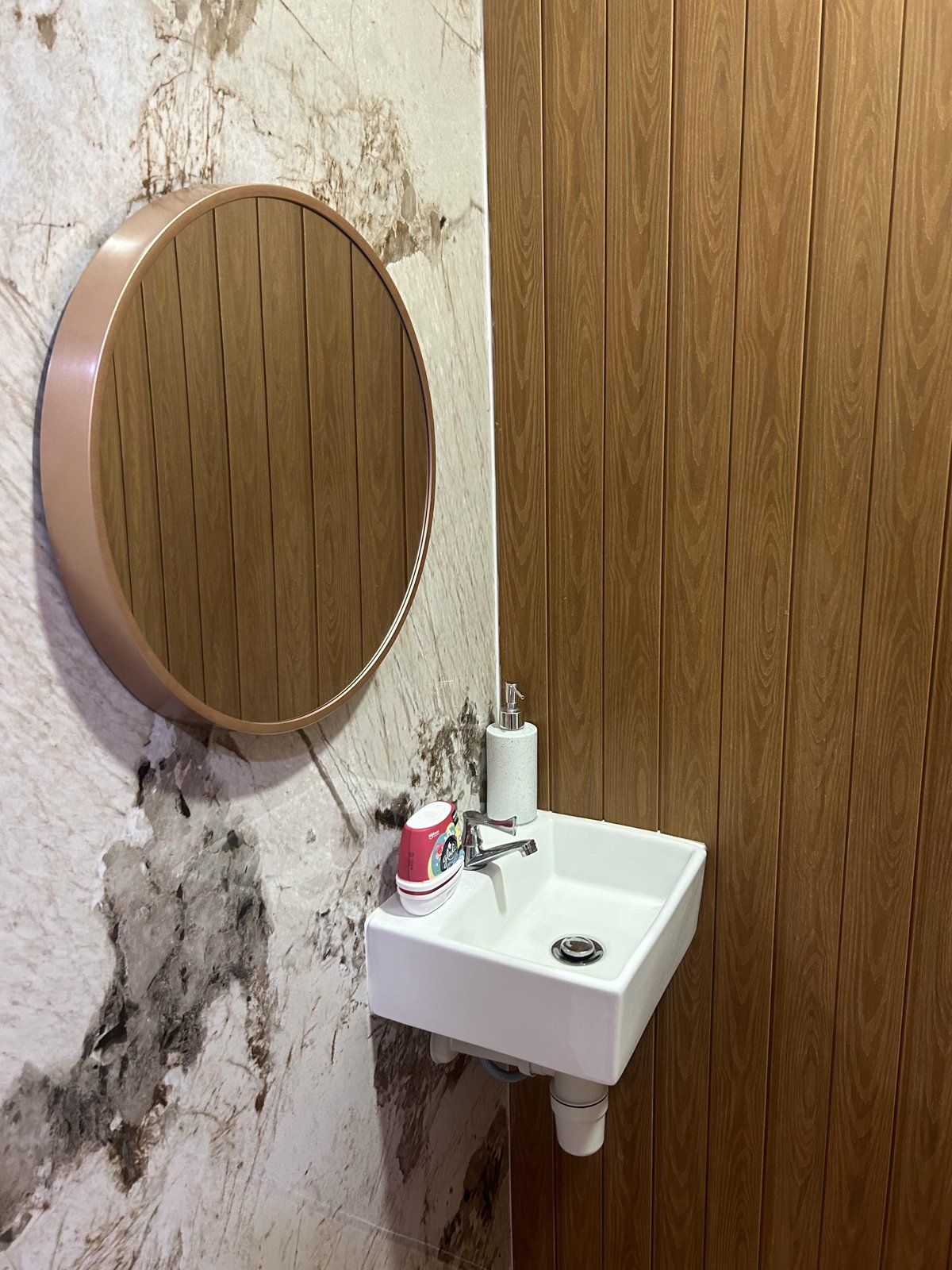 Komersial · 5 hari bekerja — Tandas pelanggan — Klinik Ayra, Serdang